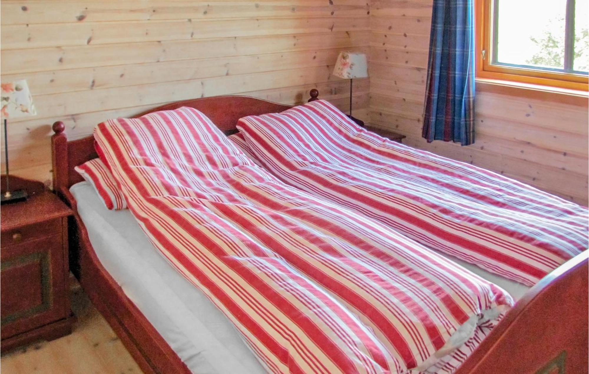 3 Bedroom Beautiful Home In Vikesa Hovland  ภายนอก รูปภาพ